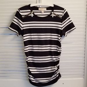 Michael Kors zippered shoulder top w rushed sides